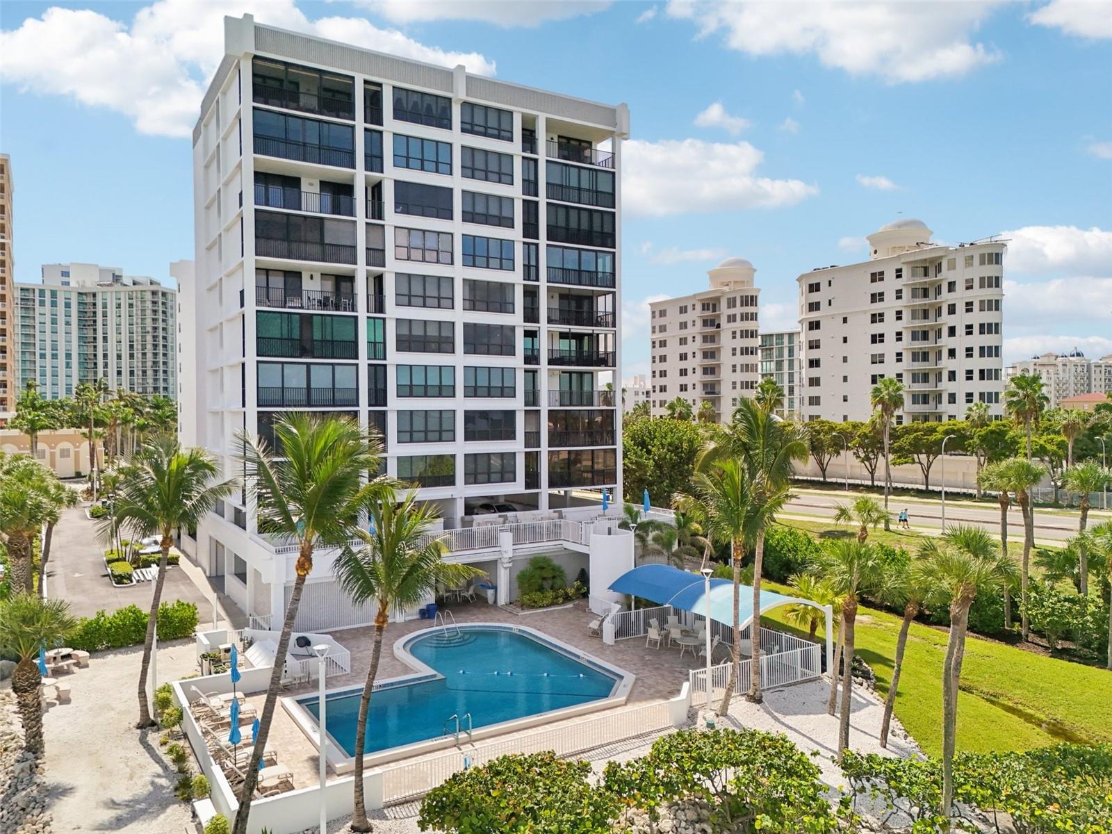 SUNSET TOWERS - Residential