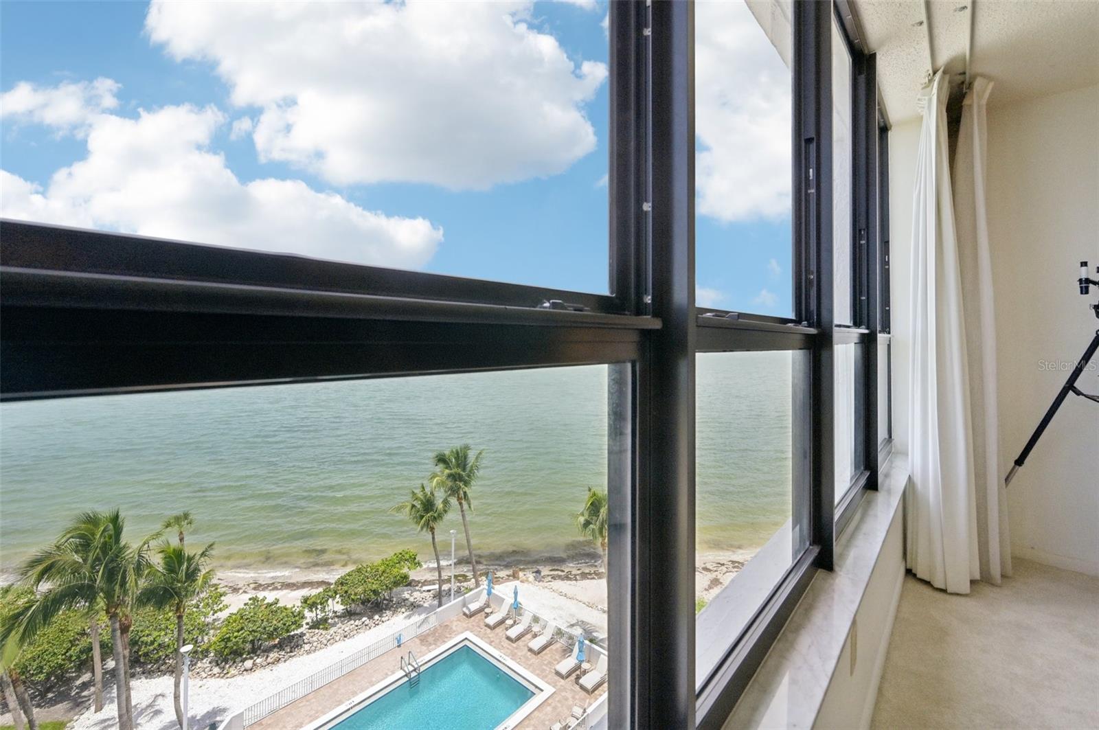 SUNSET TOWERS - Residential