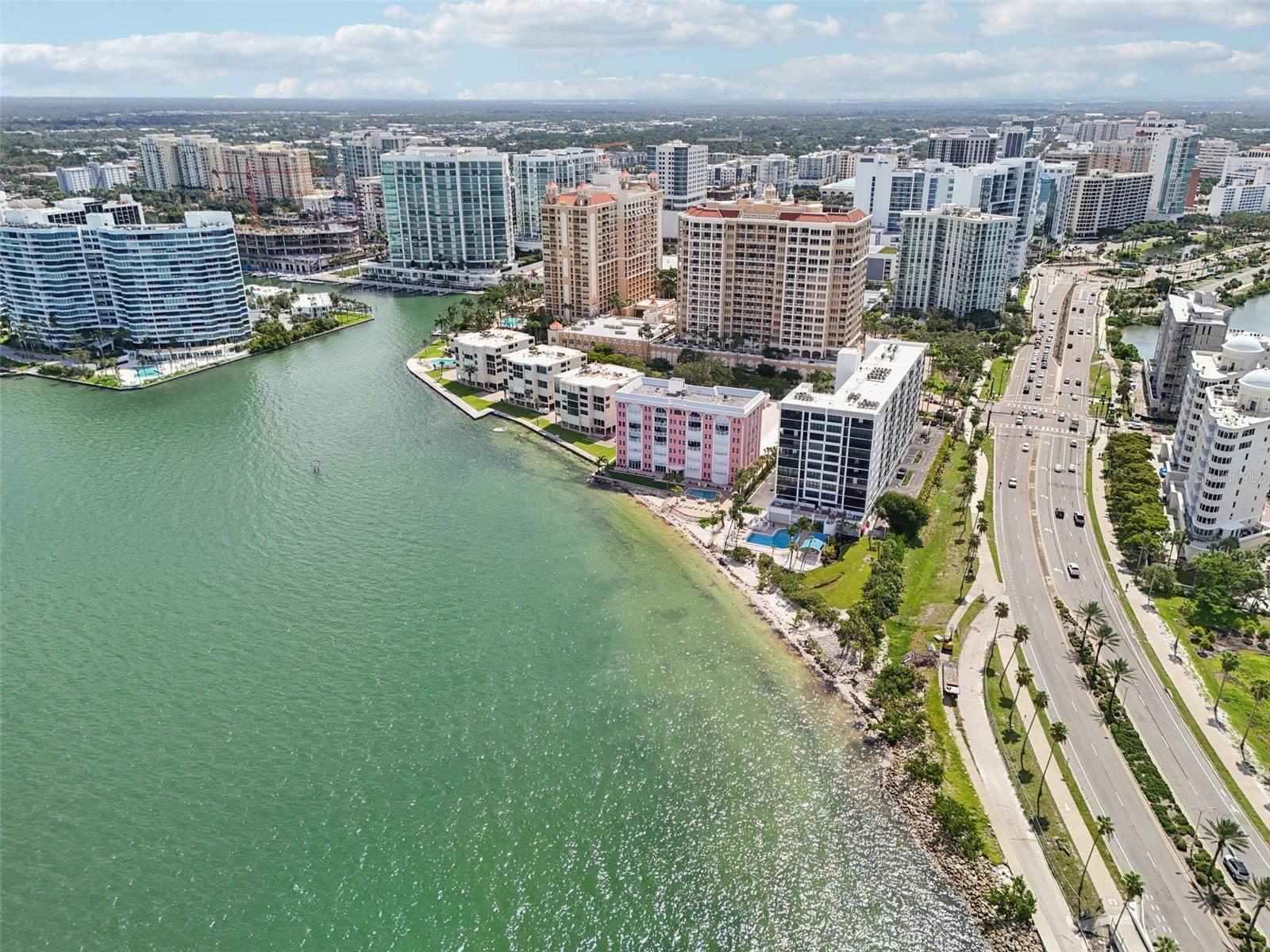 SUNSET TOWERS - Residential