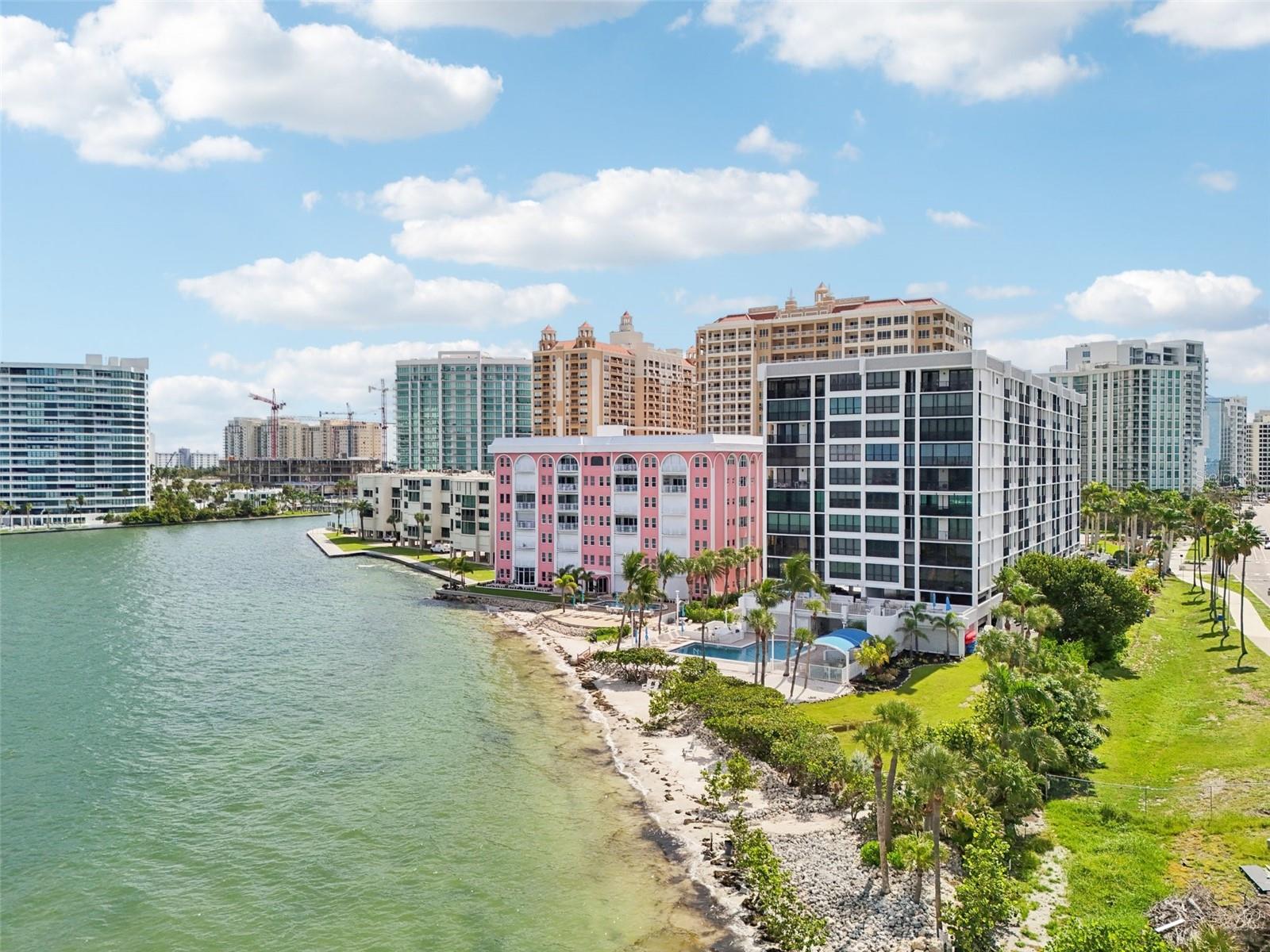 SUNSET TOWERS - Residential