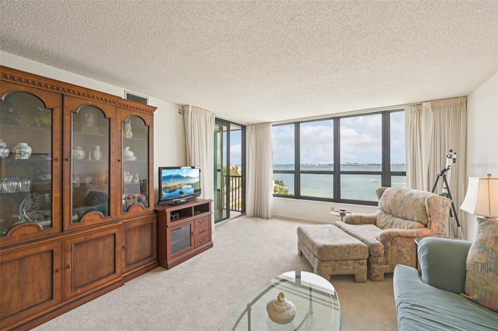 SUNSET TOWERS - Residential