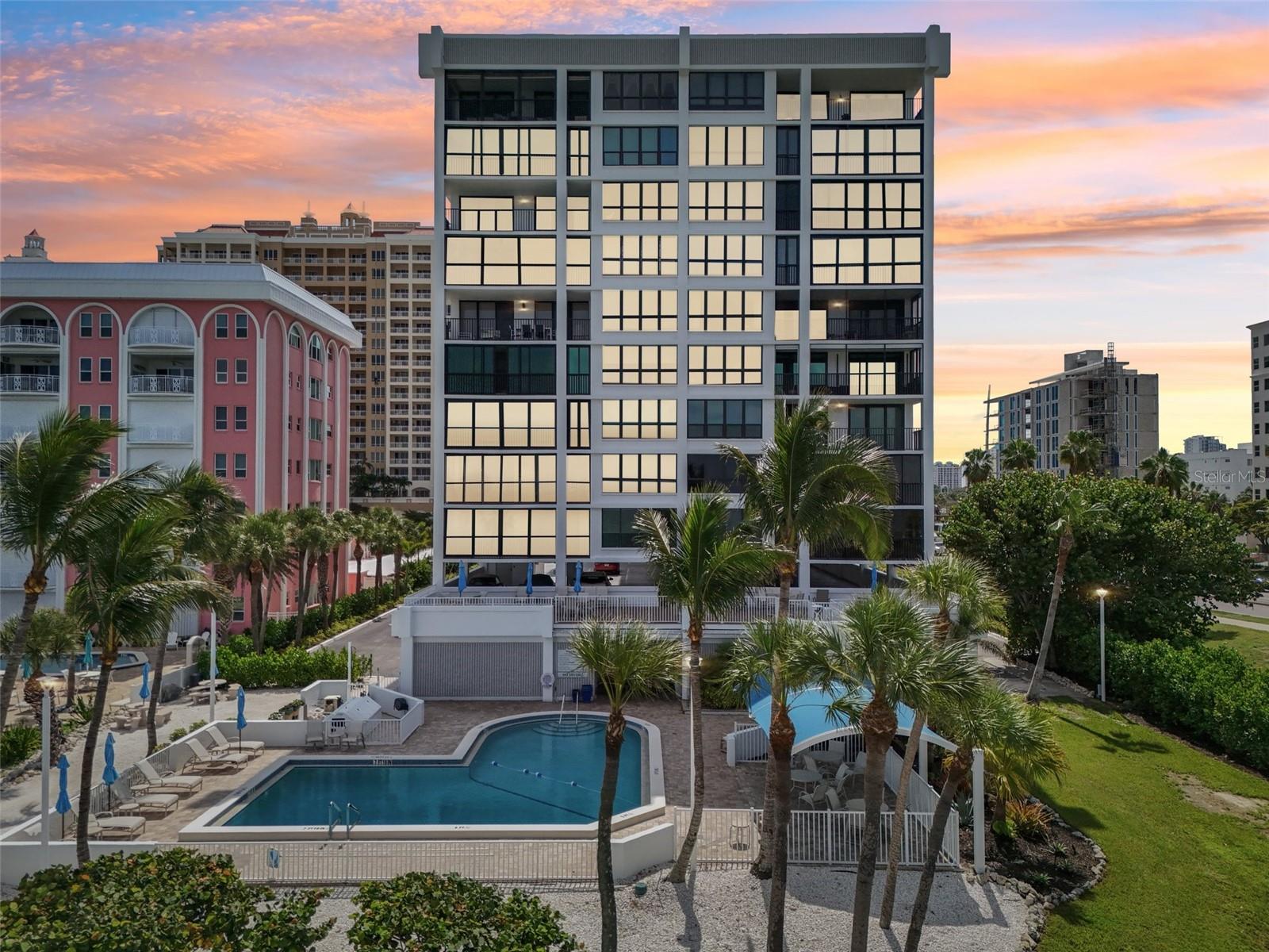 SUNSET TOWERS - Residential