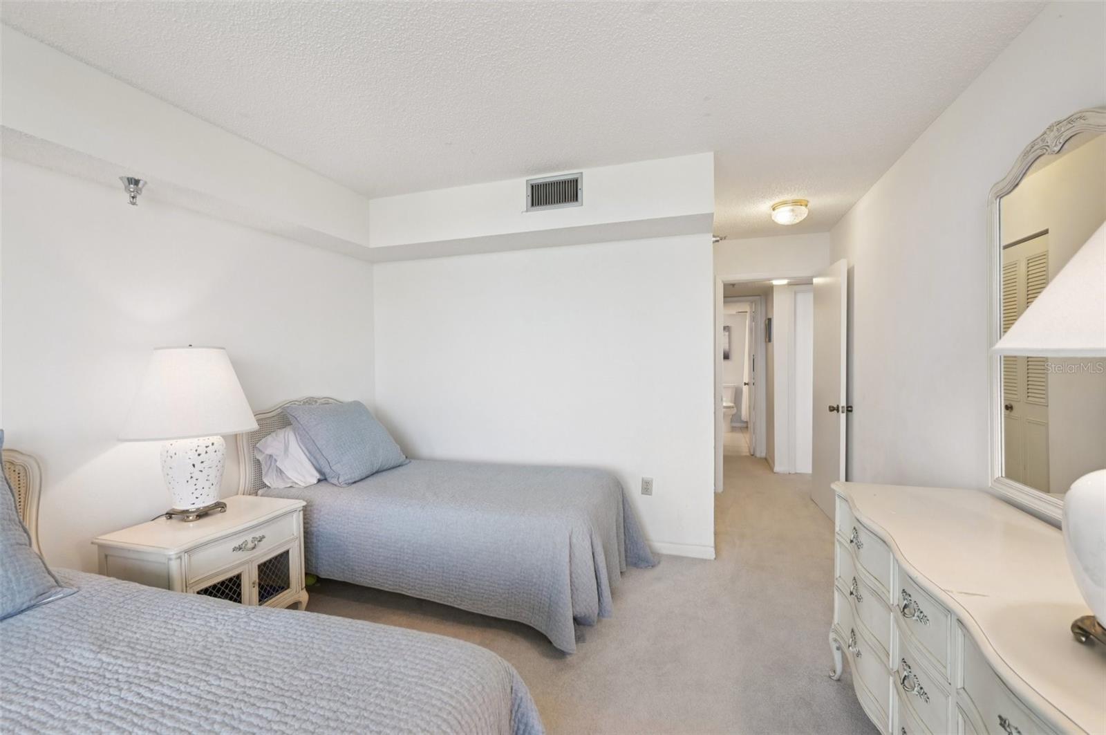 SUNSET TOWERS - Residential