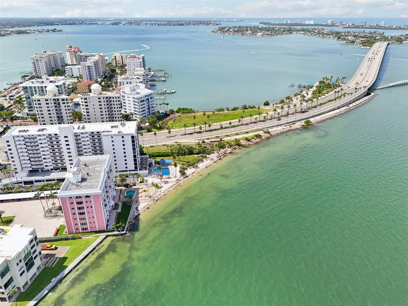 SUNSET TOWERS - Residential