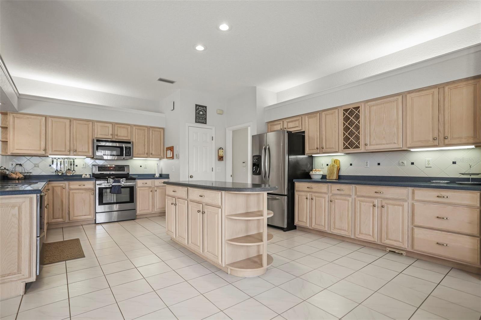 1763; RYE RD, E, GOLF COURSE RD, C.R.675 AREA - Residential