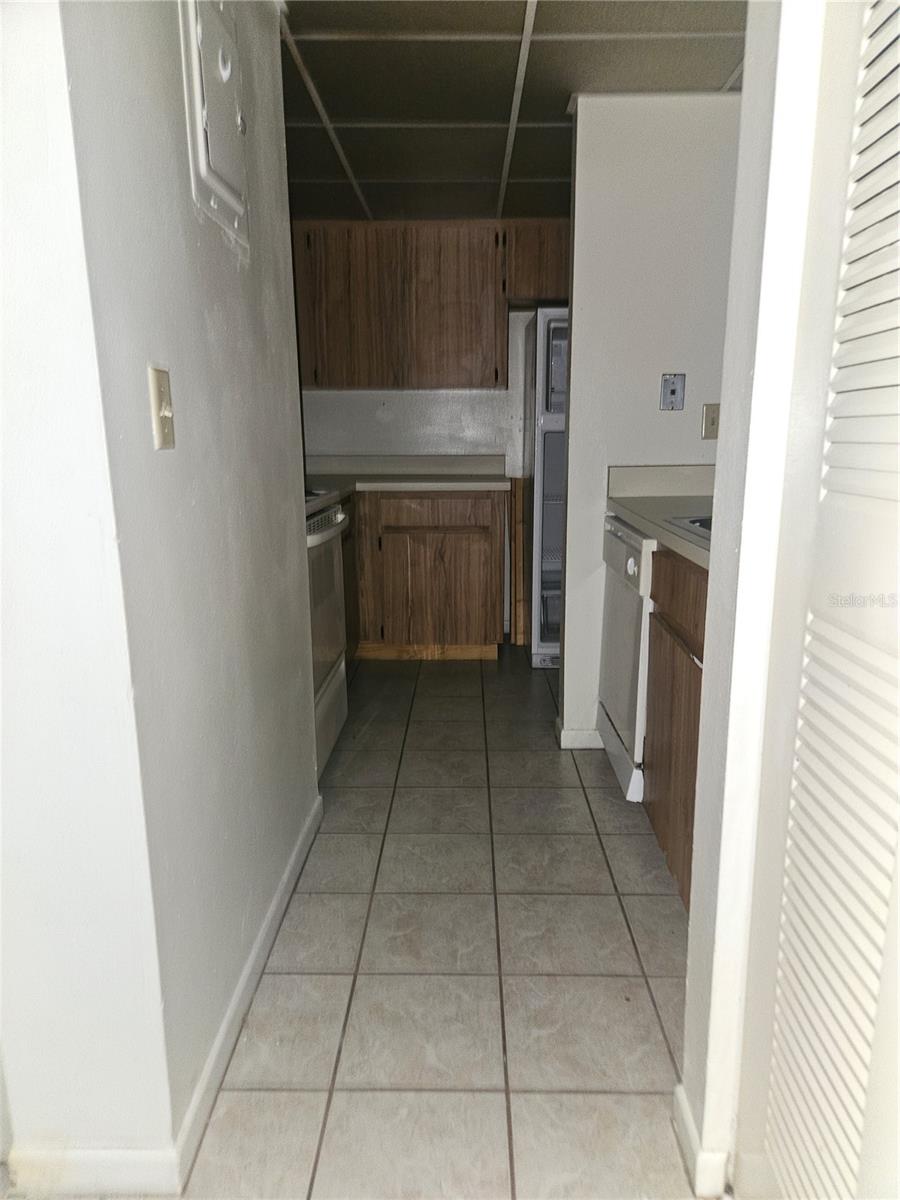 LAKESIDE CONDO APTS - Residential