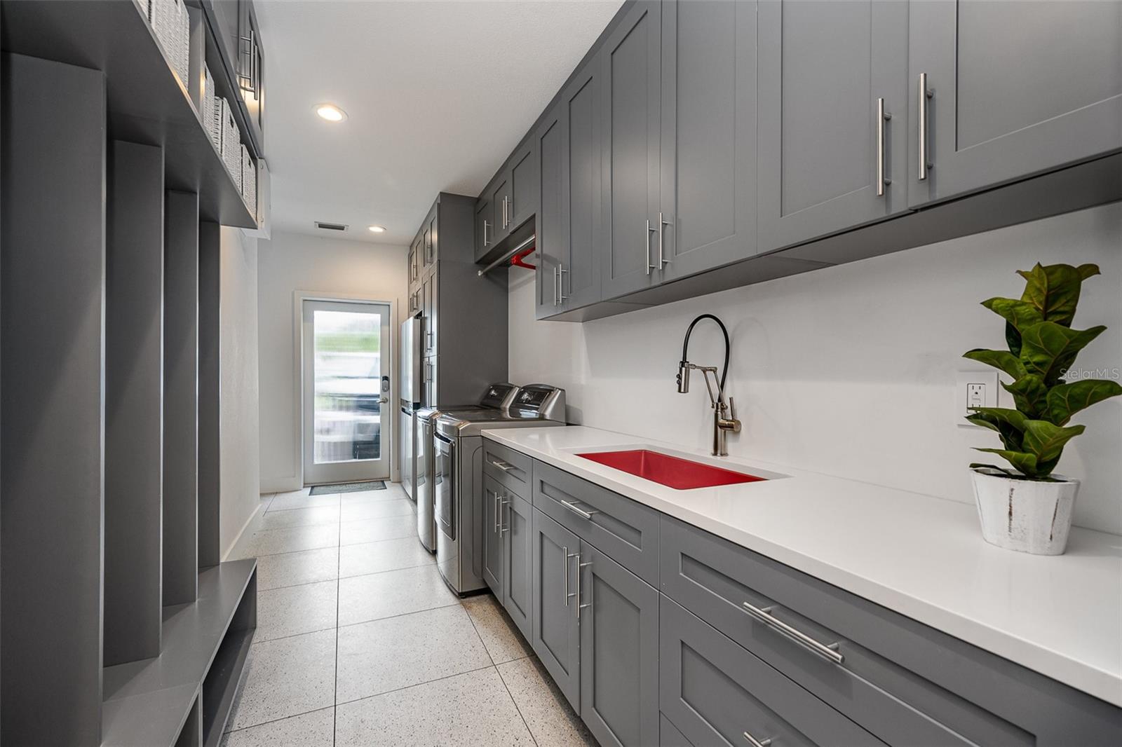 MINNEHAHA SHORES - Residential