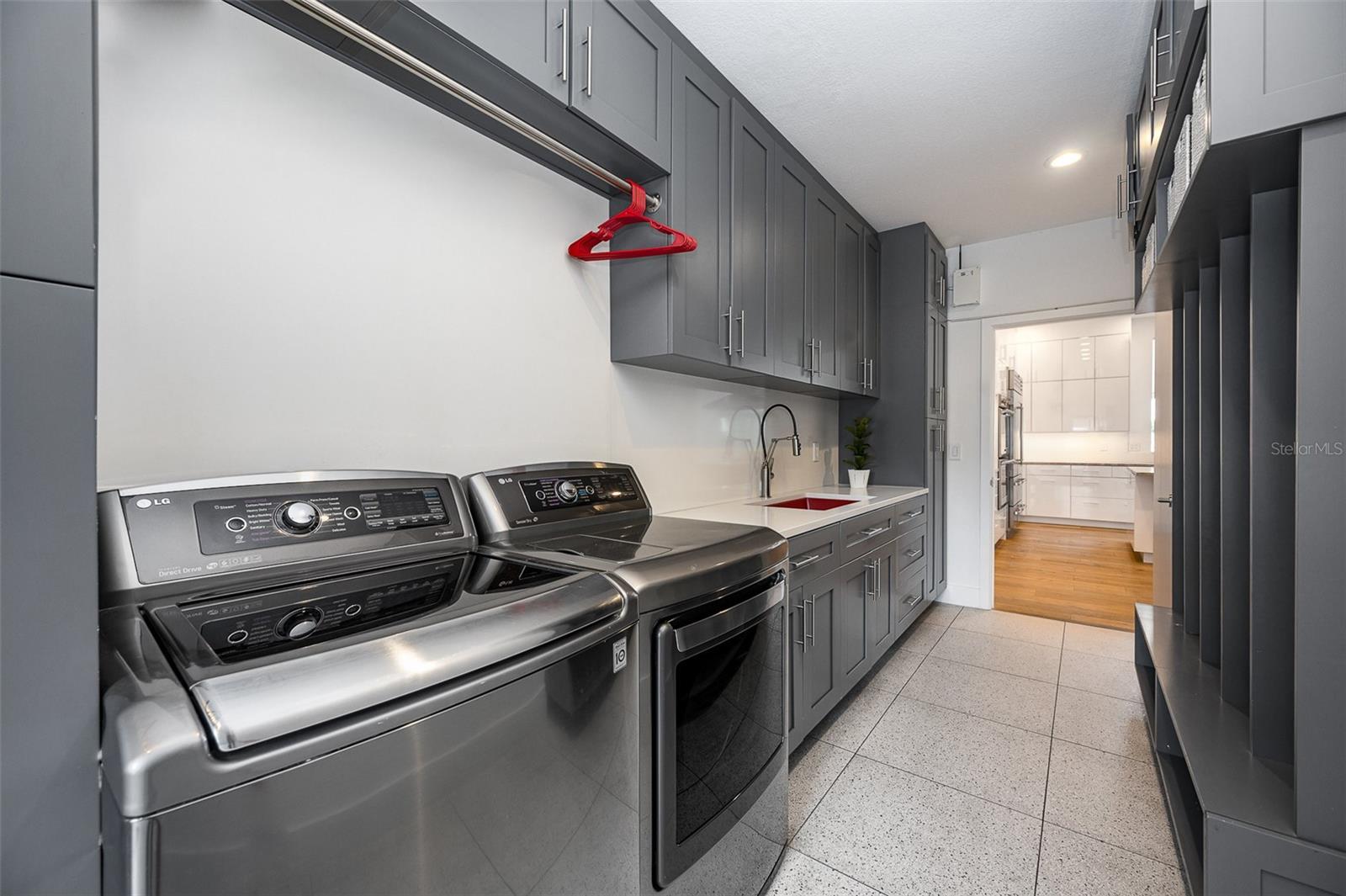 MINNEHAHA SHORES - Residential