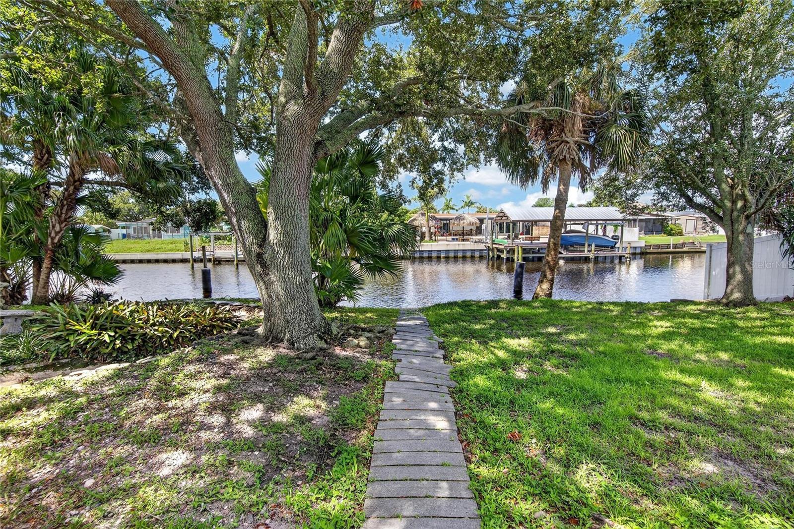 10718 DRUMMOND RD