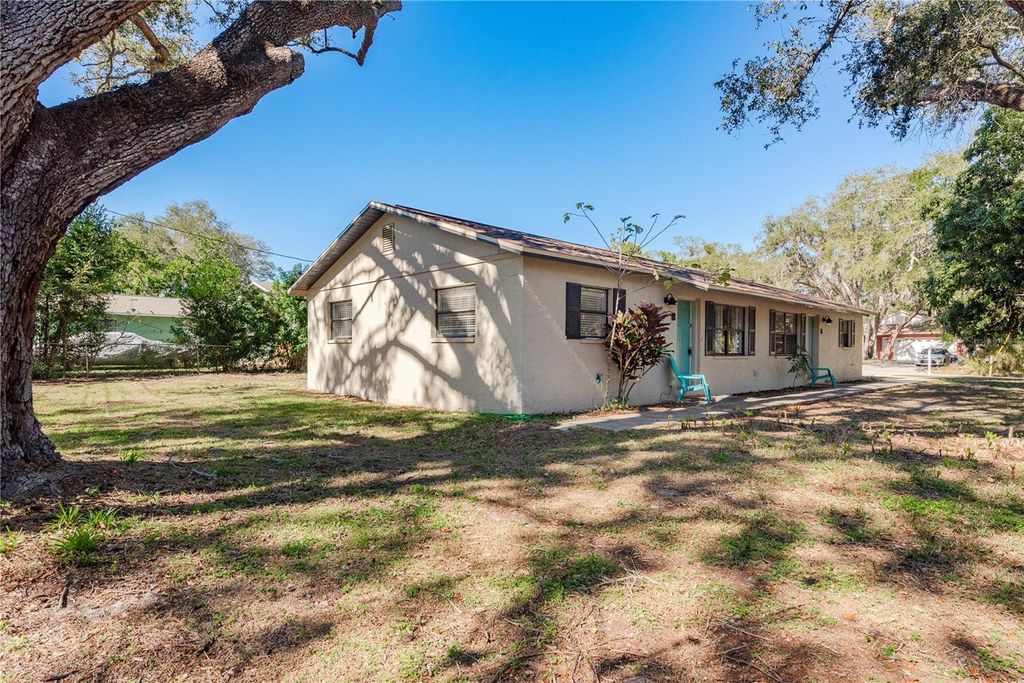 Photo of 427 6th Avenue NE, Largo, FL 33770 (MLS # TB8461062)