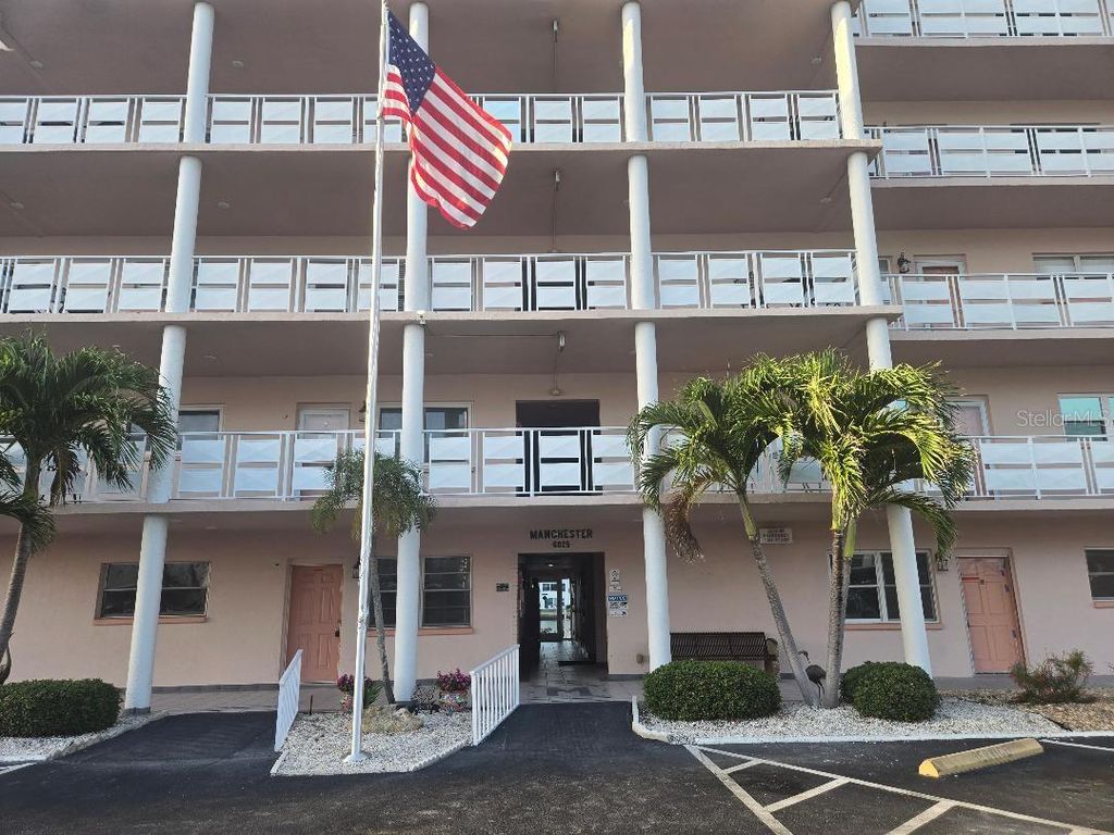 Photo of 6025 Shore Boulevard S #408, Gulfport, FL 33707 (MLS # TB8400950)