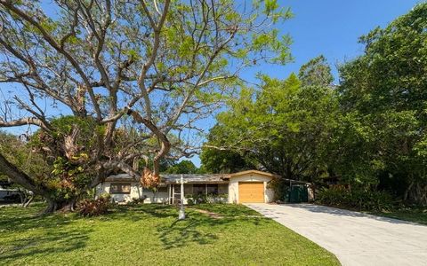 1799 LAKE CIRCLE FORT PIERCE FL 34945