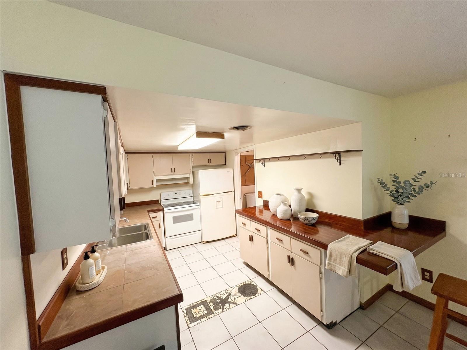 PARKWAY GROVES ESTATES - Residential