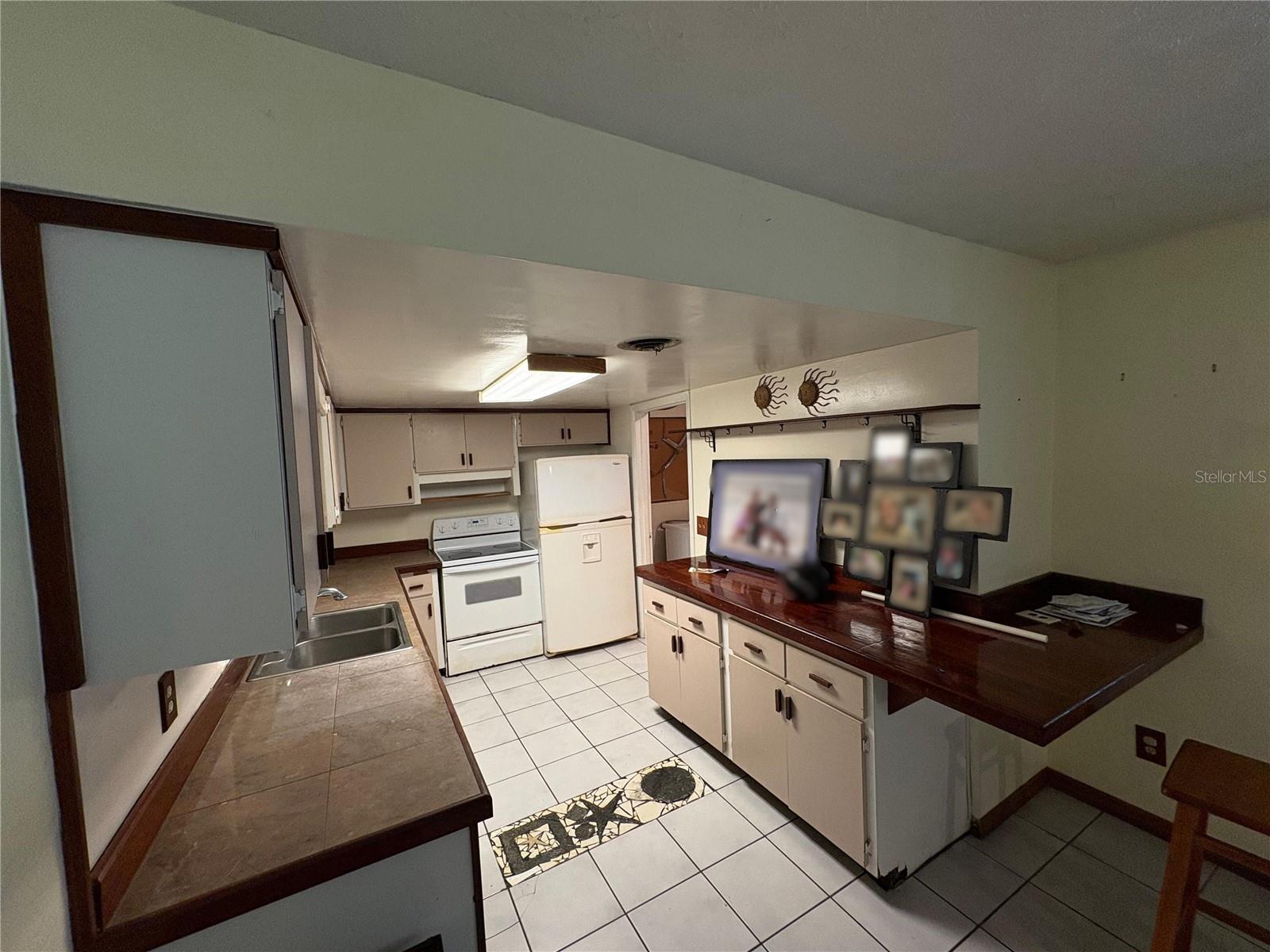 PARKWAY GROVES ESTATES - Residential