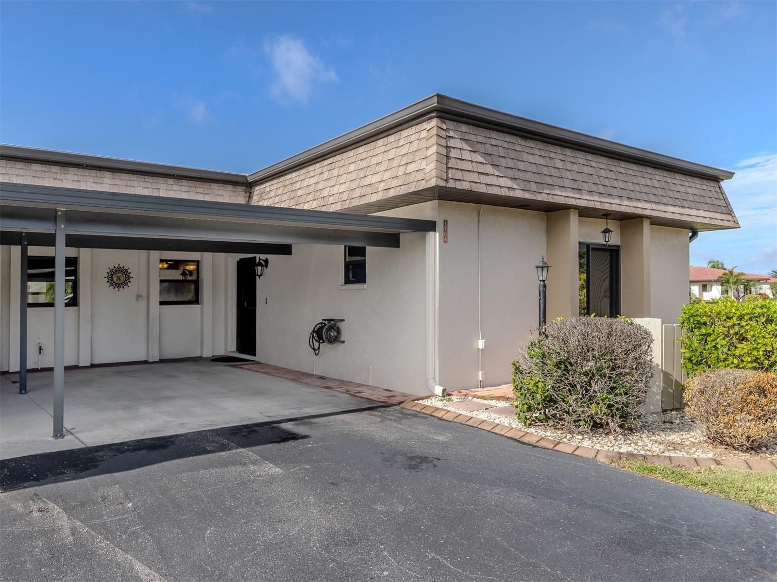 1704 LAKESIDE DRIVE 1708B