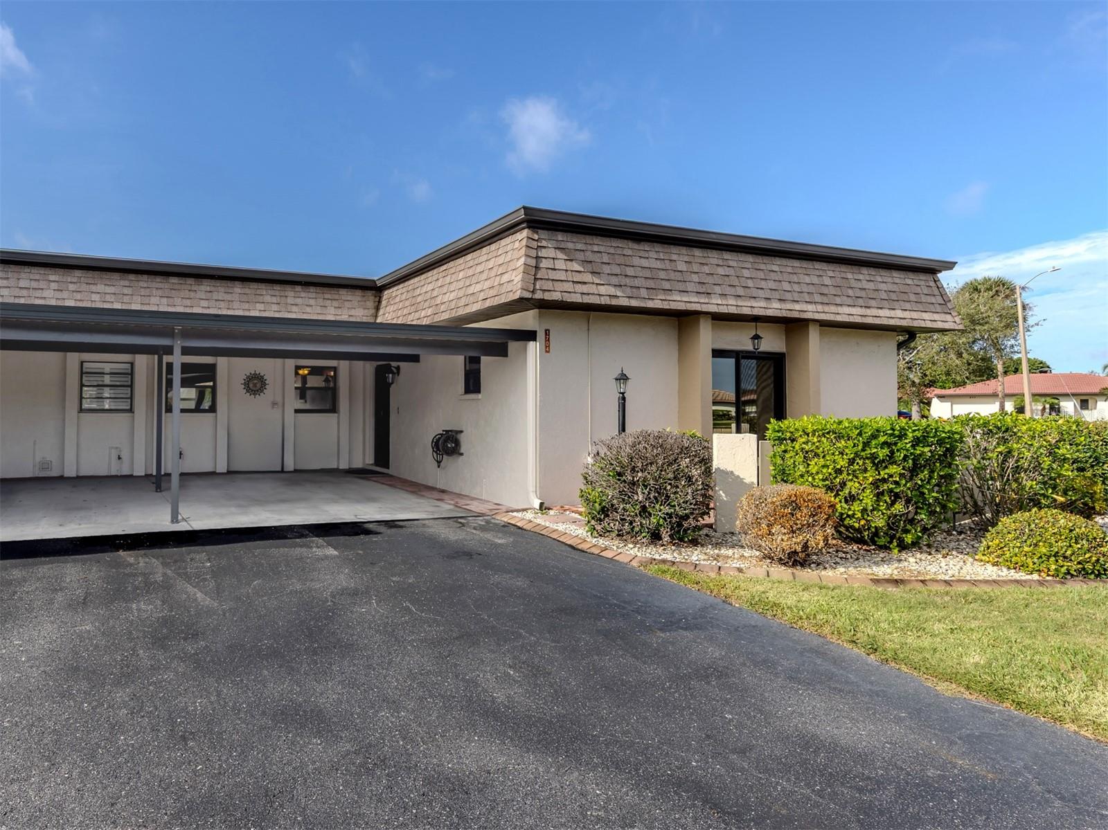 1704 LAKESIDE DRIVE 1708B