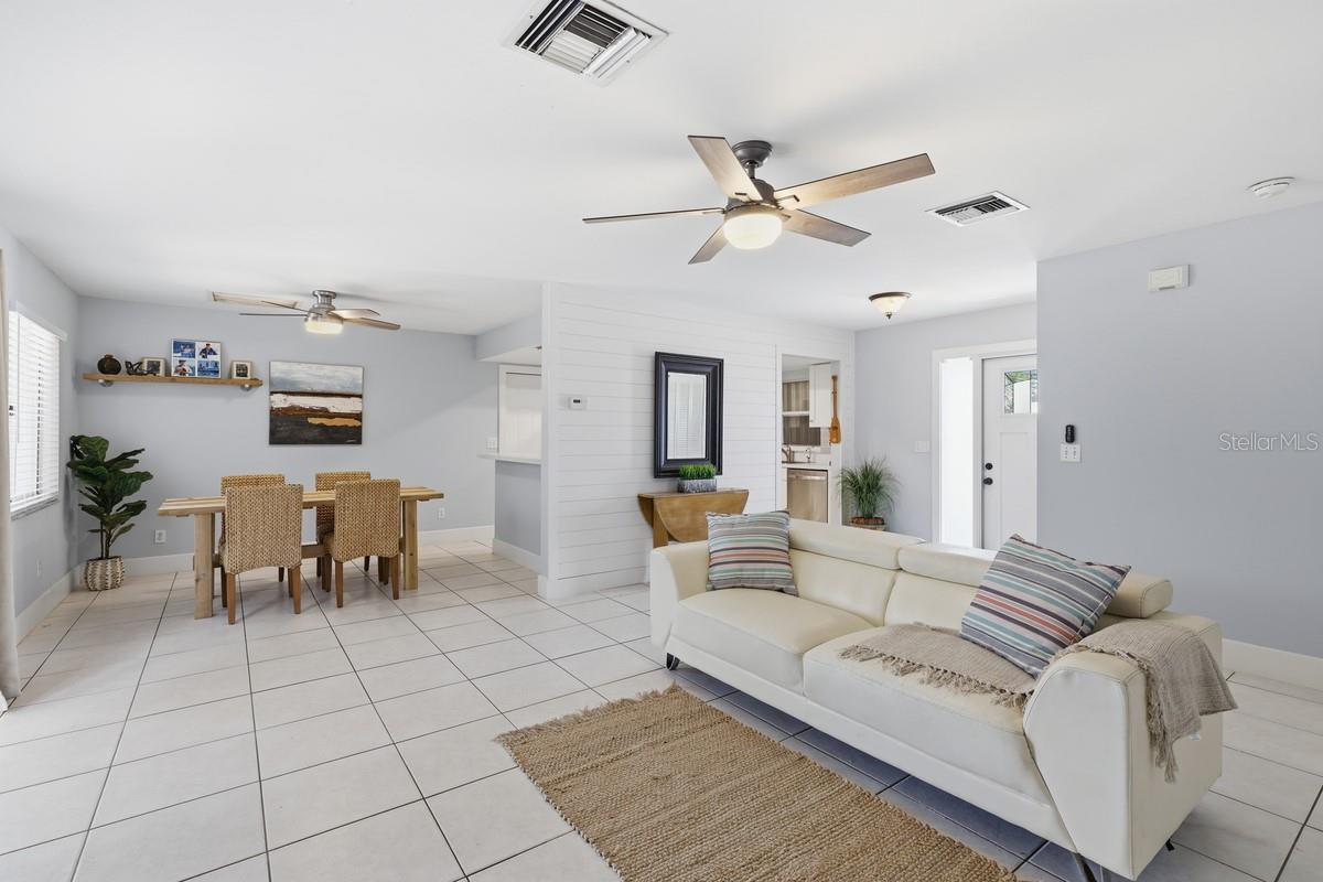 SPANISH GARDENS - Residential