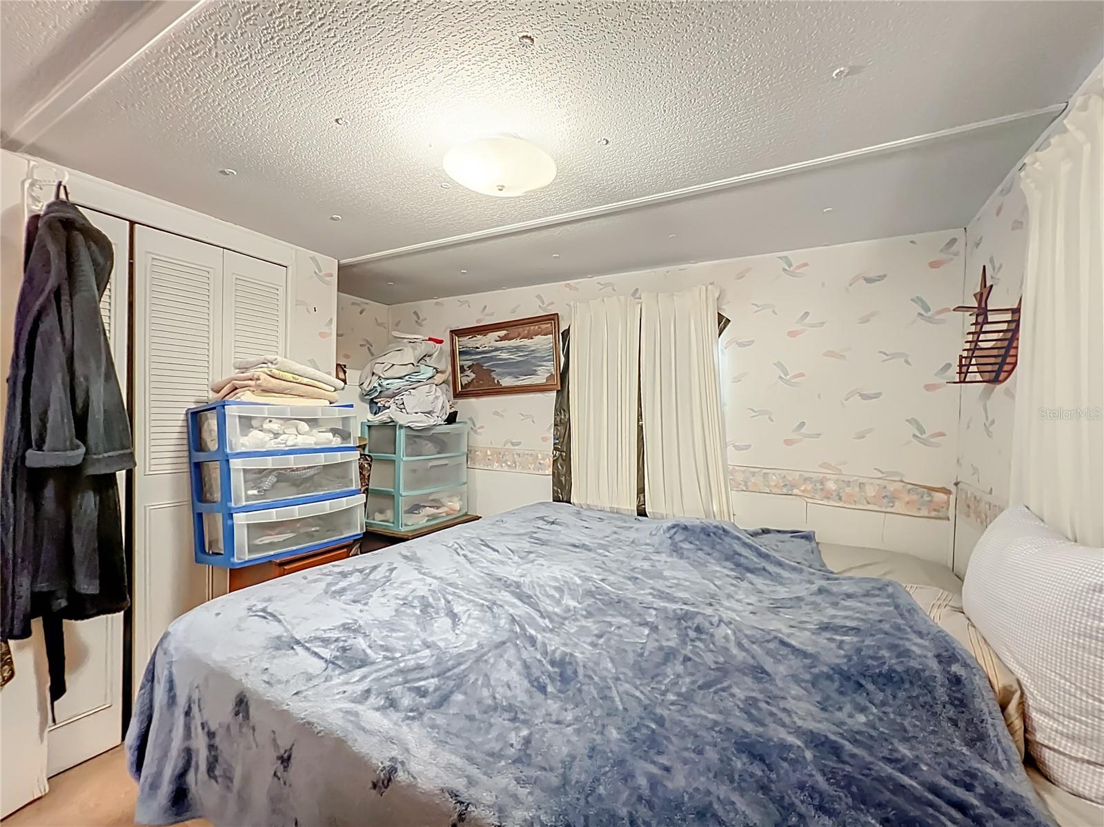 GOLDEN HOLIDAY - Residential