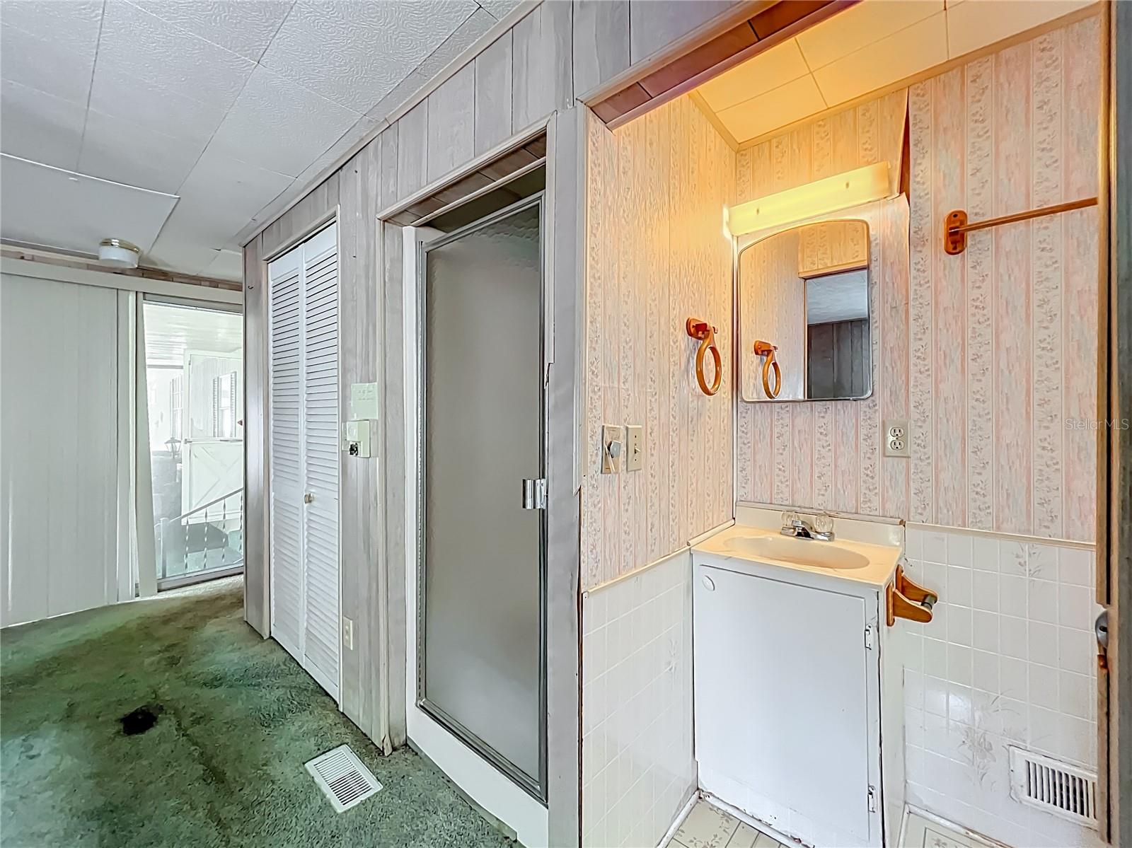 GOLDEN HOLIDAY - Residential