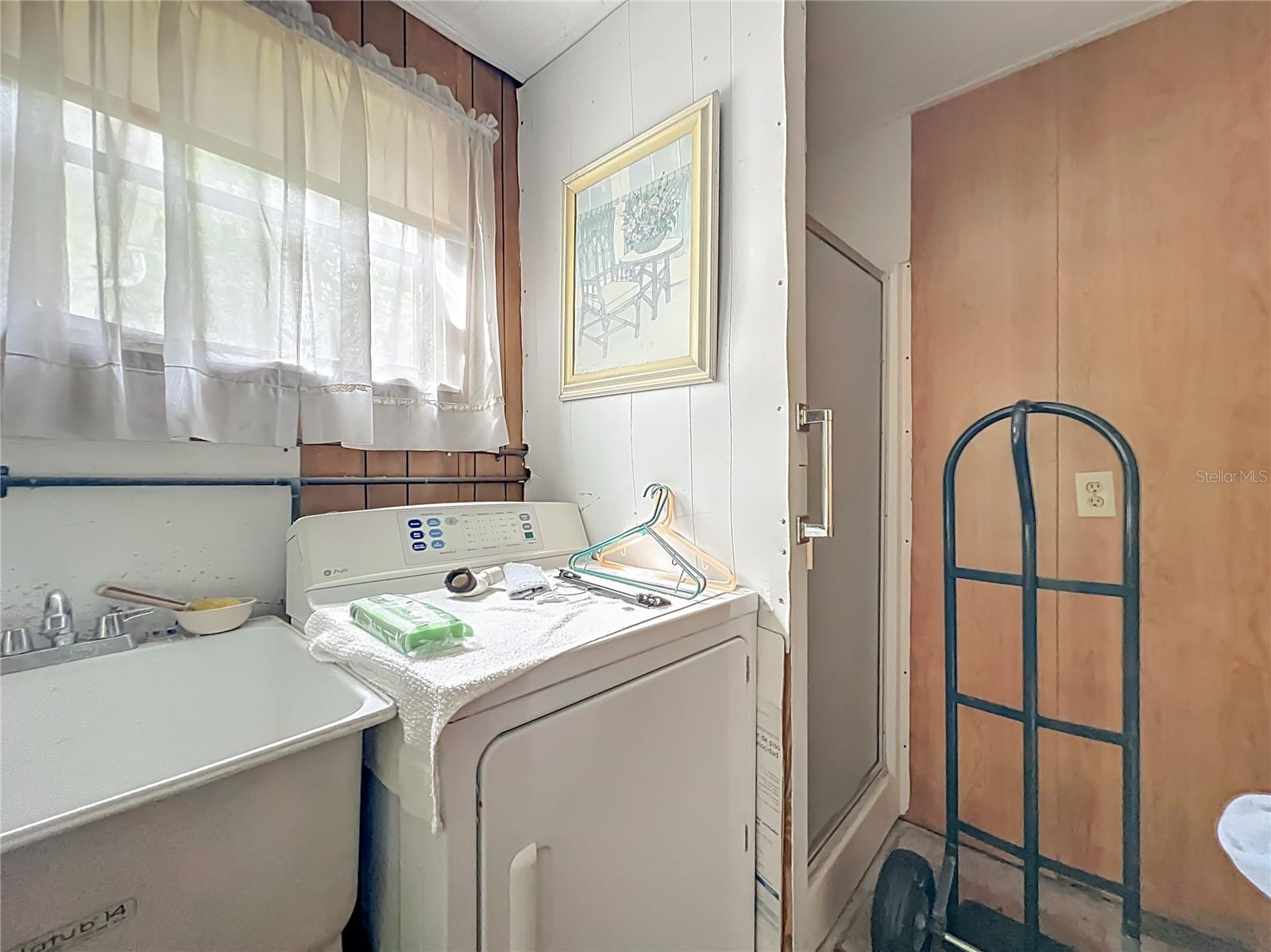 GOLDEN HOLIDAY - Residential
