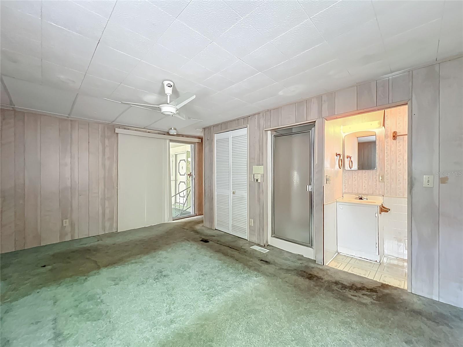 GOLDEN HOLIDAY - Residential