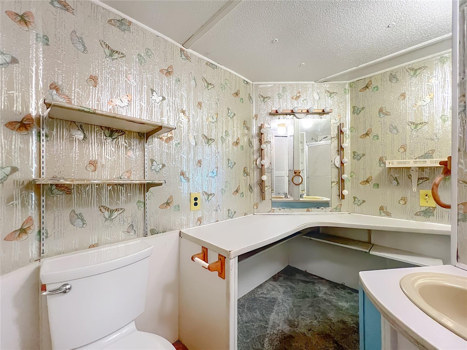 GOLDEN HOLIDAY - Residential