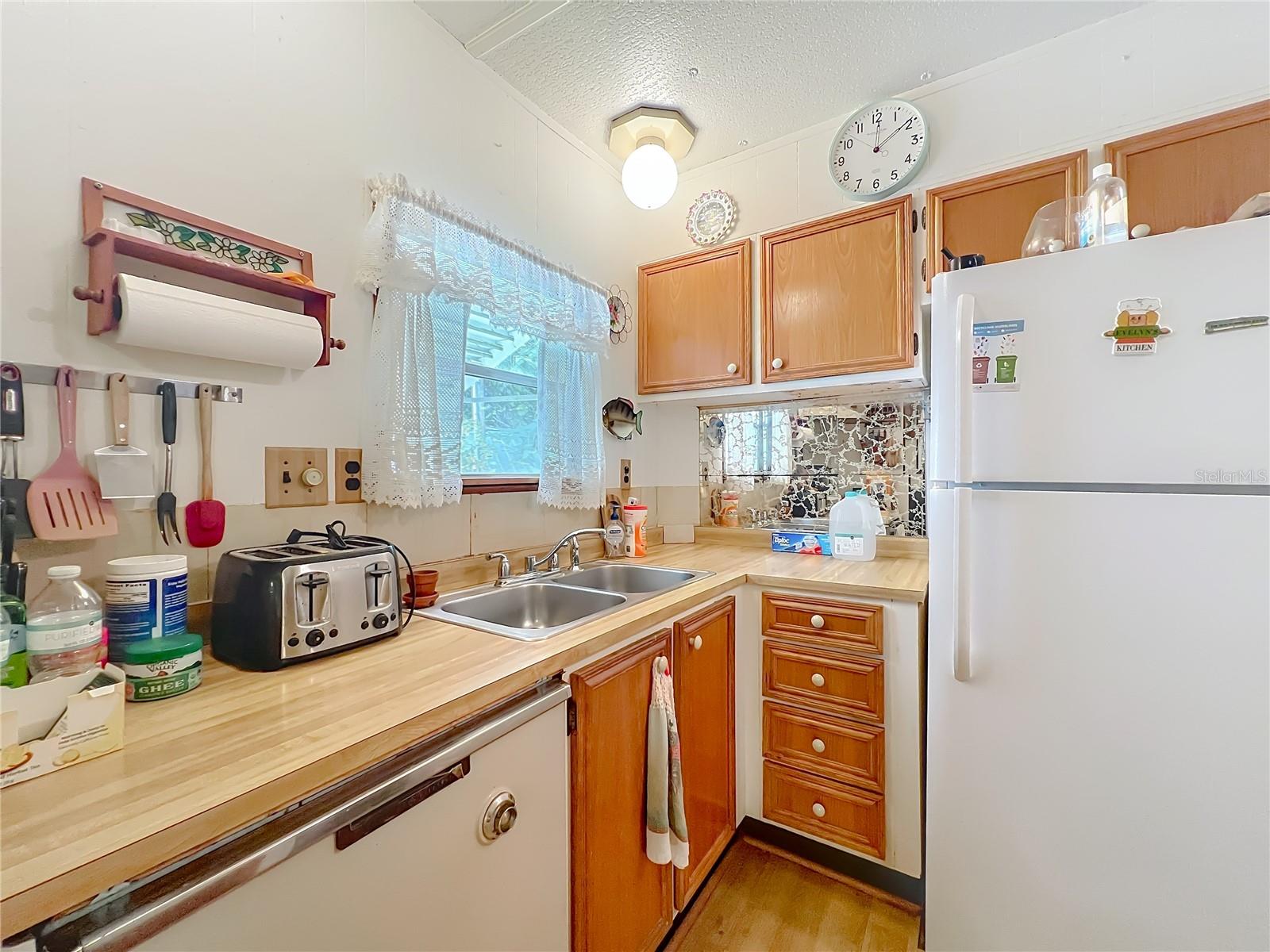 GOLDEN HOLIDAY - Residential