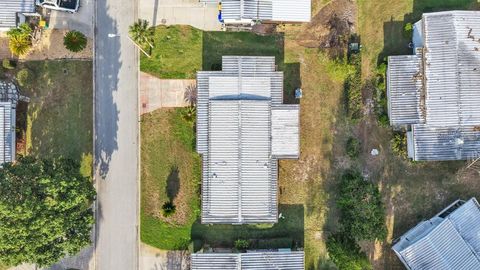 A home in TAVARES