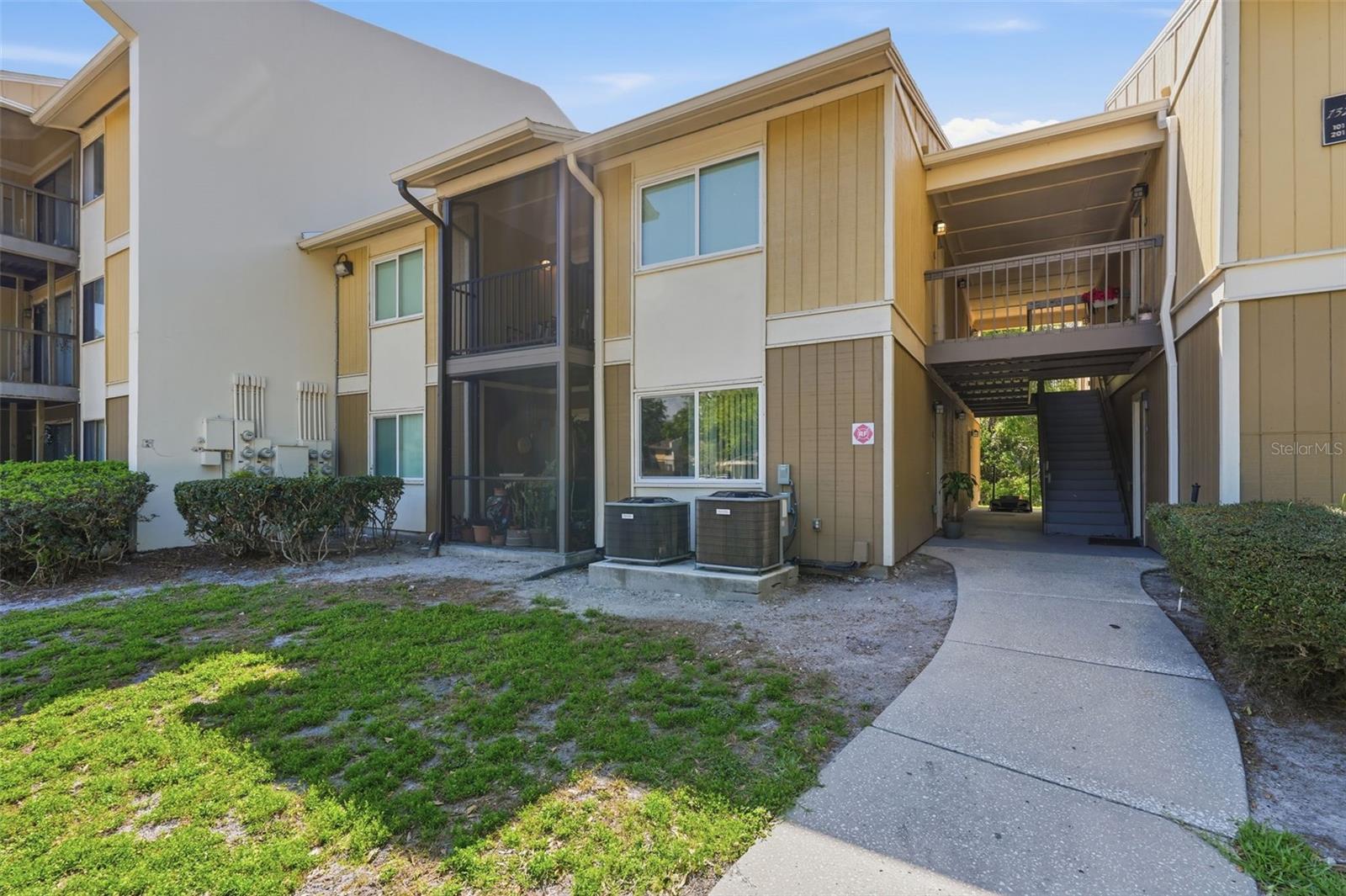 STONE CREEK POINTE A CONDOMINI - Residential