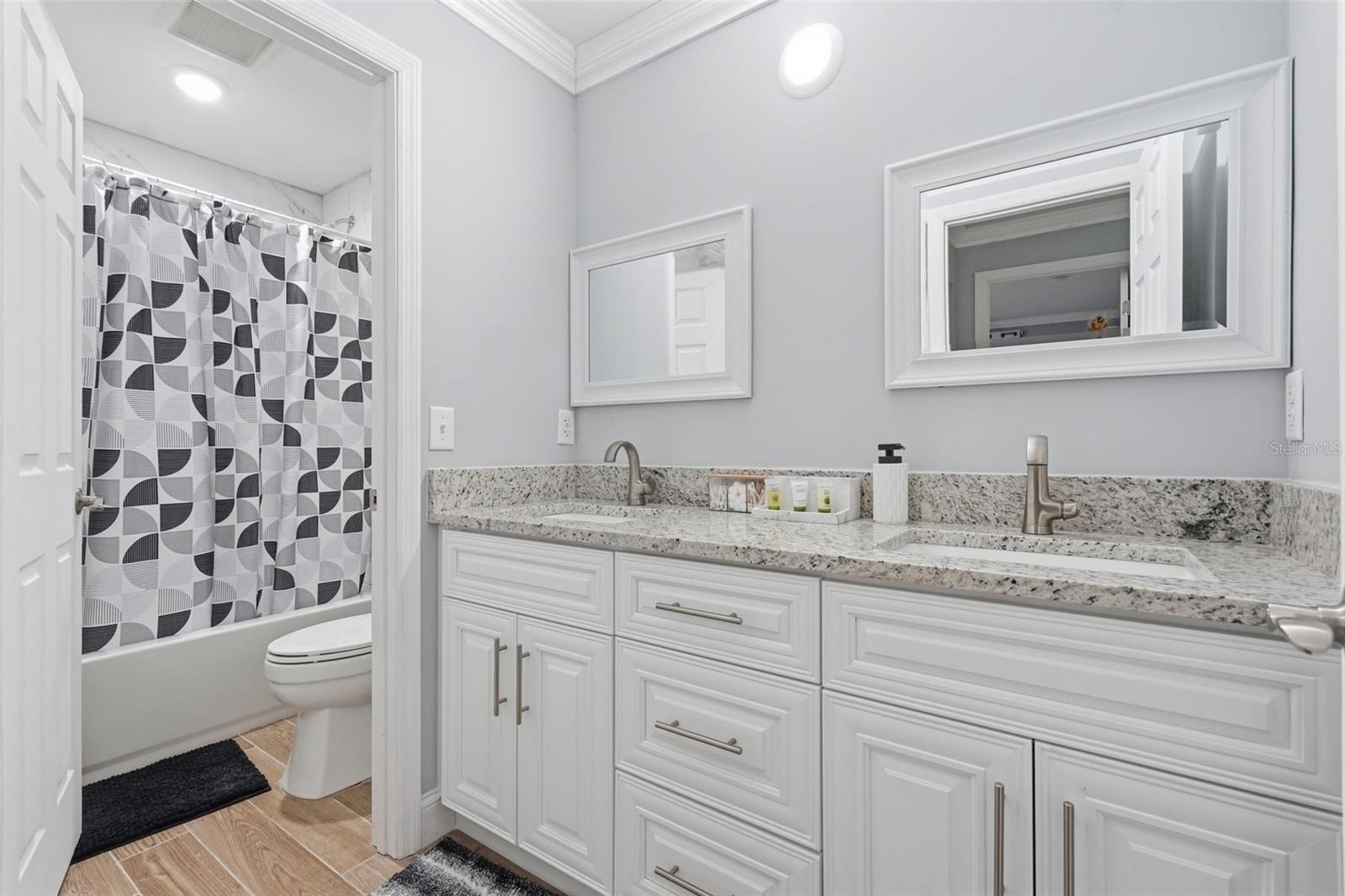 STONE CREEK POINTE A CONDOMINI - Residential