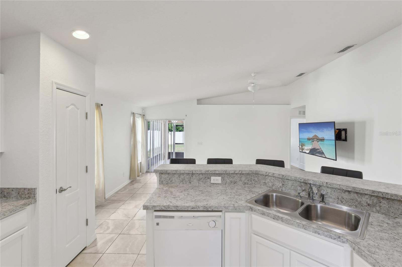 LAKES TR 02 - Residential Lease