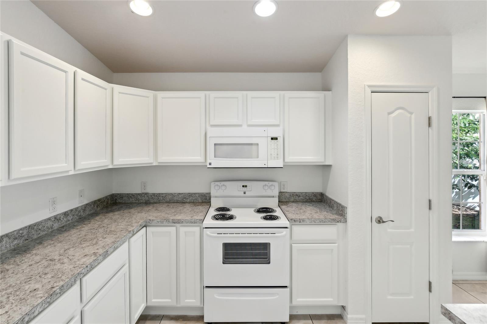 LAKES TR 02 - Residential Lease