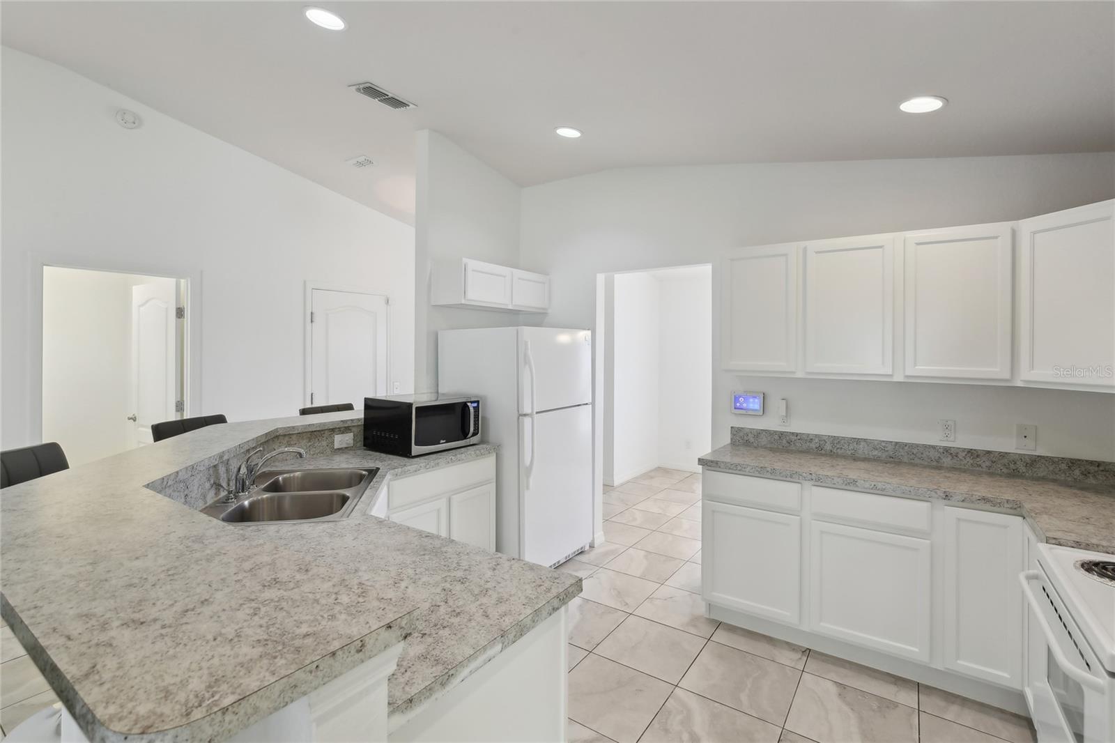 LAKES TR 02 - Residential Lease