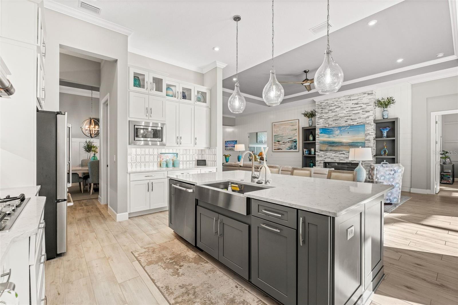 AZARIO ESPLANADE - Residential