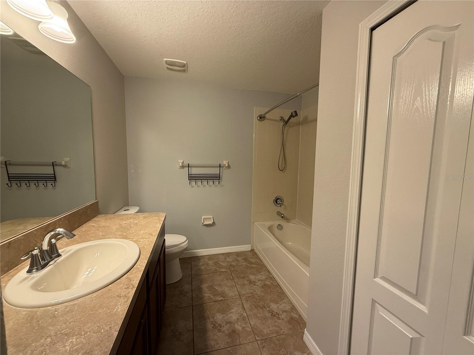 GRAND HAMPTON - Residential Lease