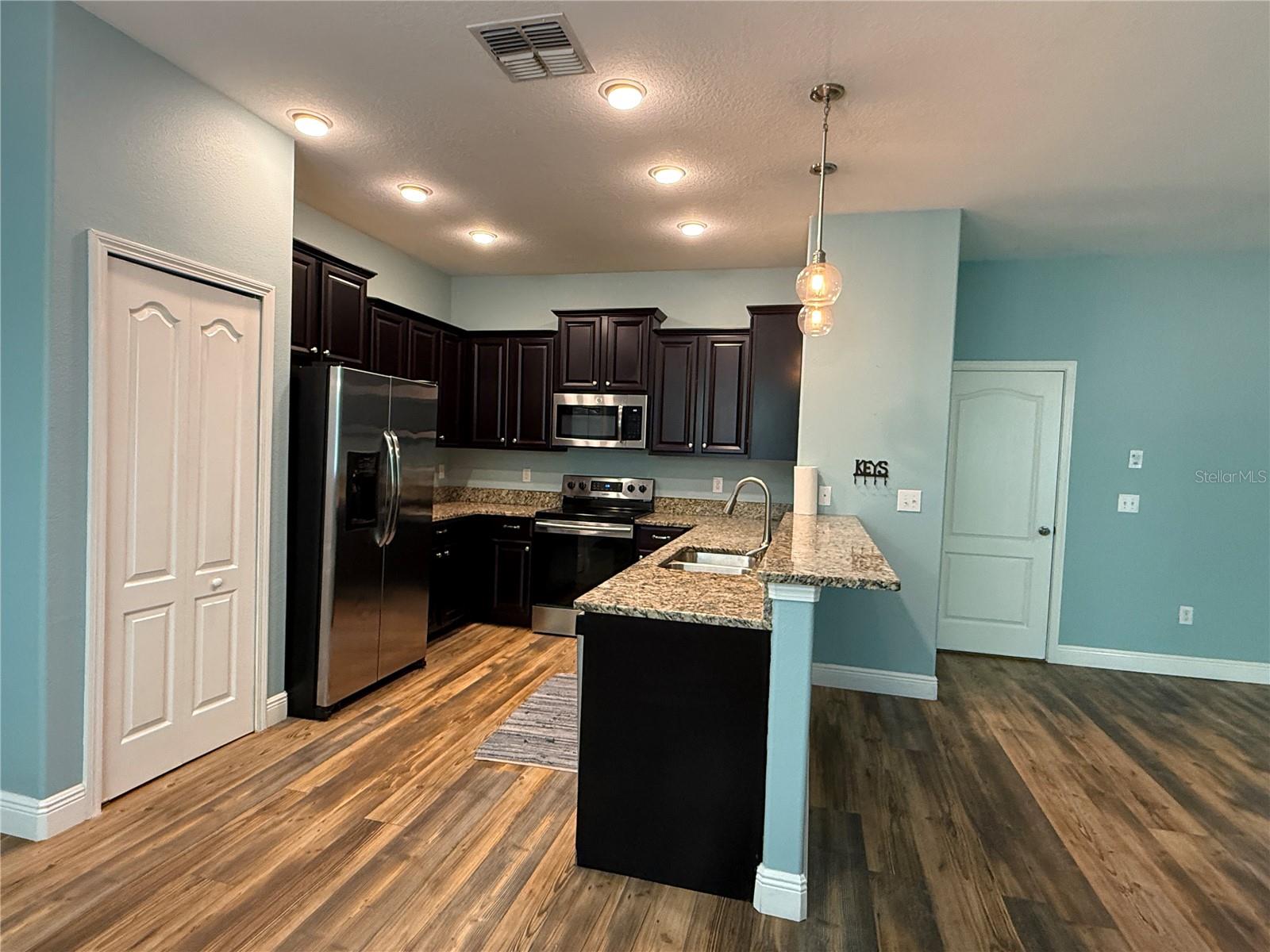 GRAND HAMPTON - Residential Lease