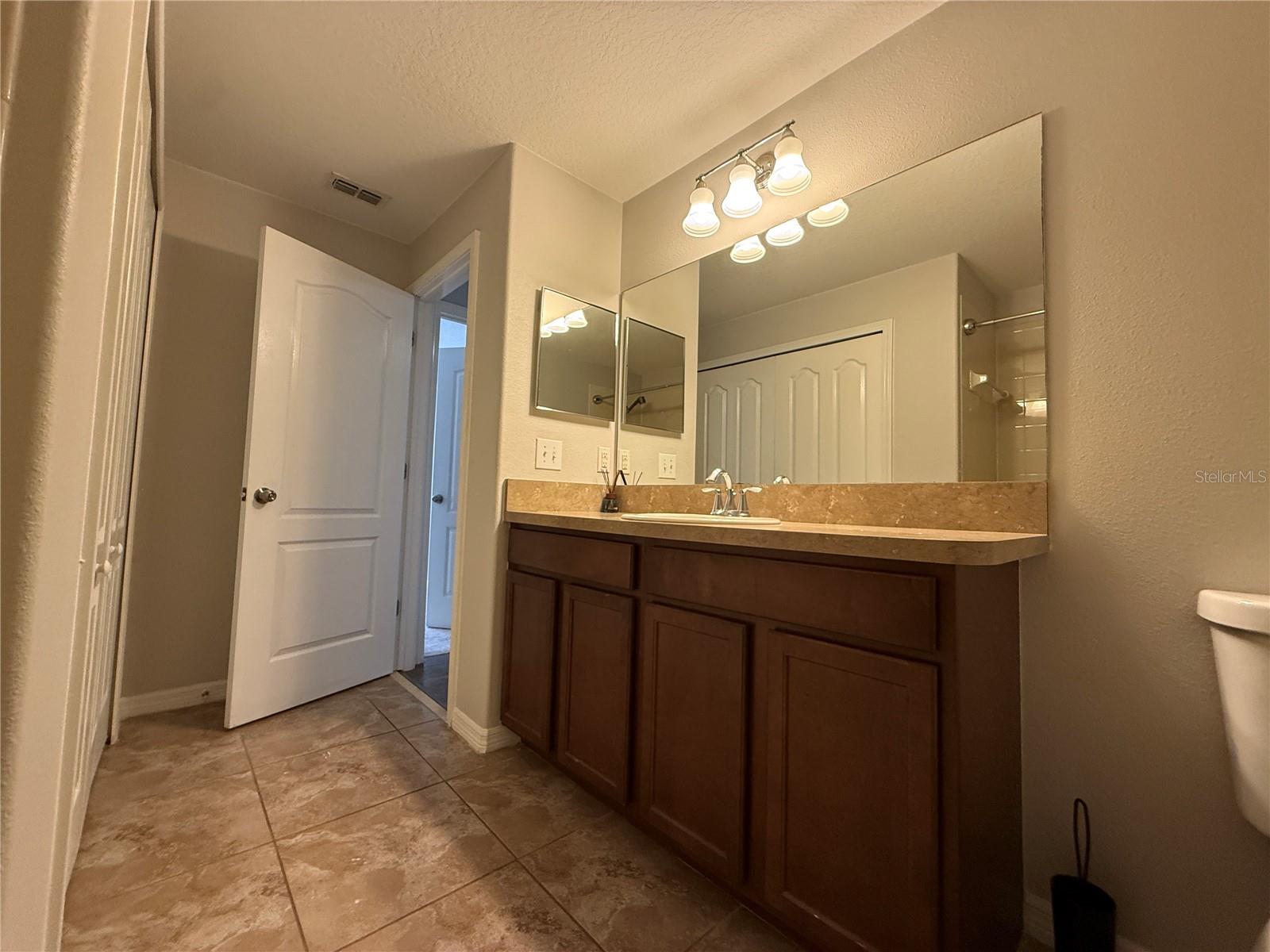 GRAND HAMPTON - Residential Lease