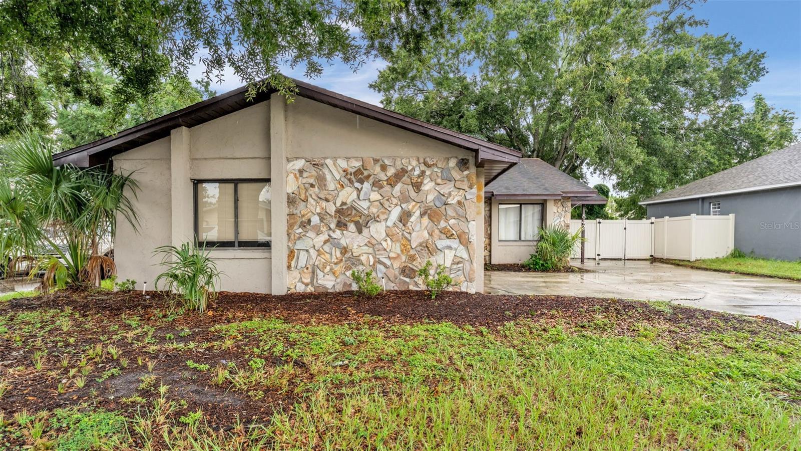 842 ROCKINGHAM ROAD