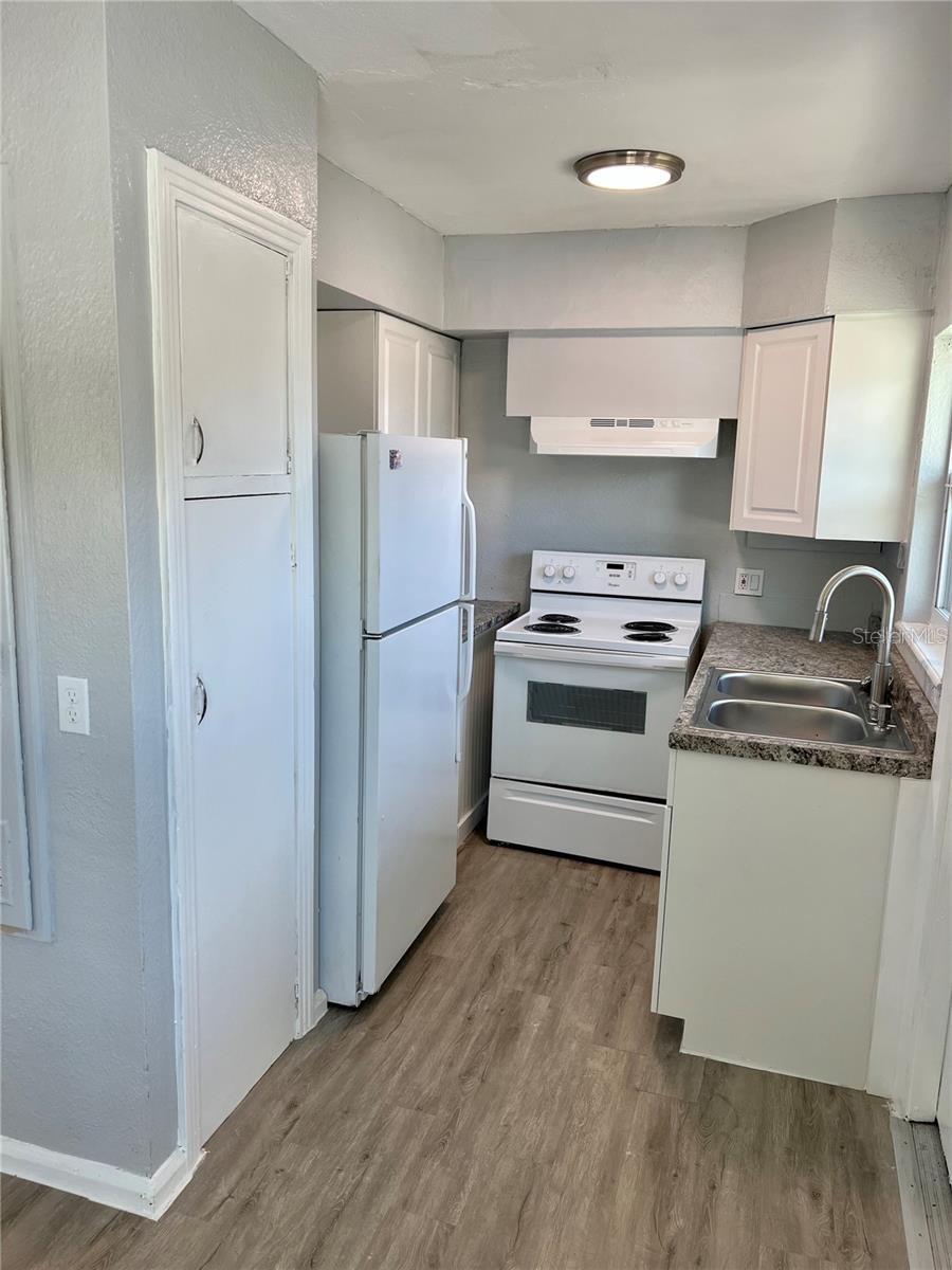 HIGHLAND GROVES - Residential Lease