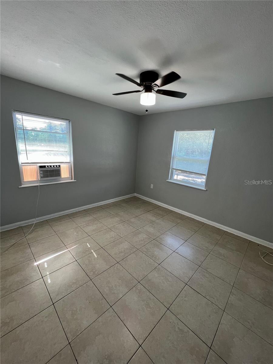 HIGHLAND GROVES - Residential Lease