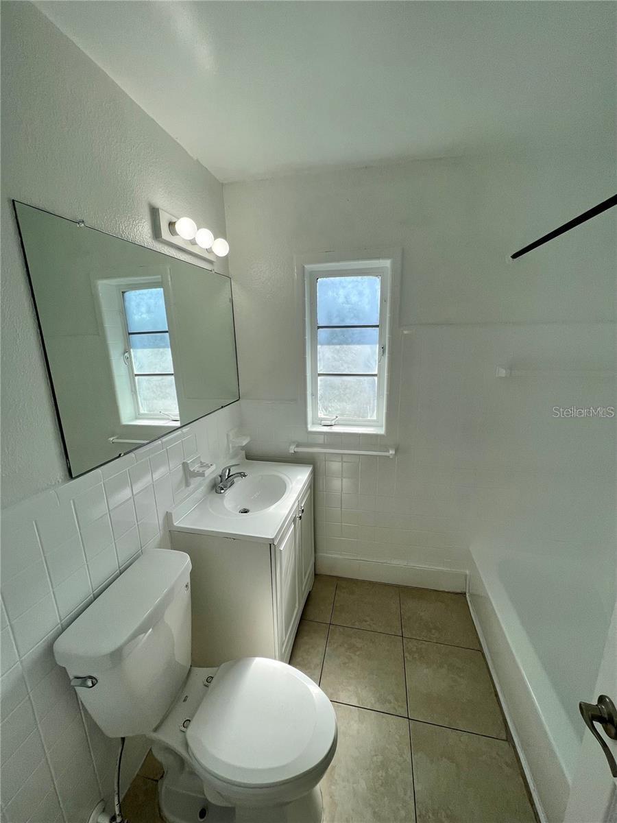 HIGHLAND GROVES - Residential Lease