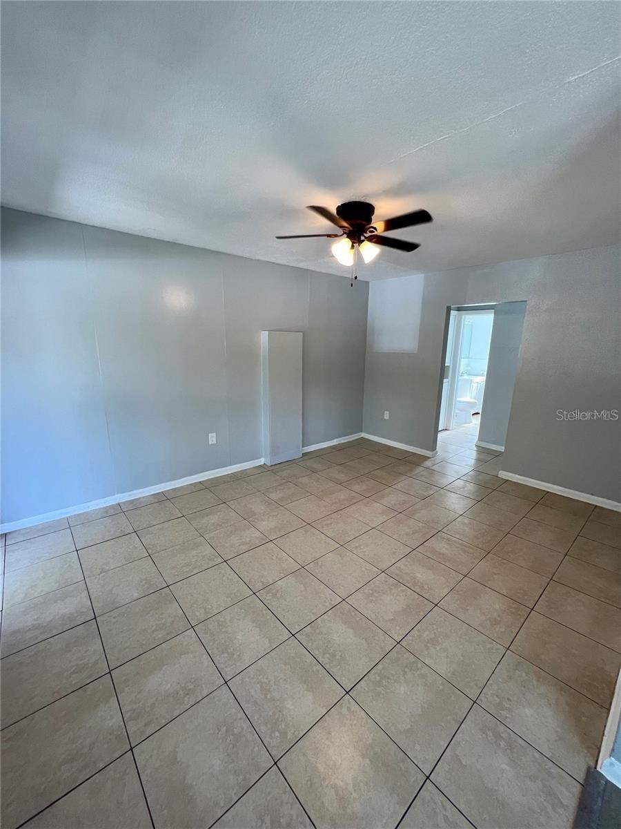 HIGHLAND GROVES - Residential Lease