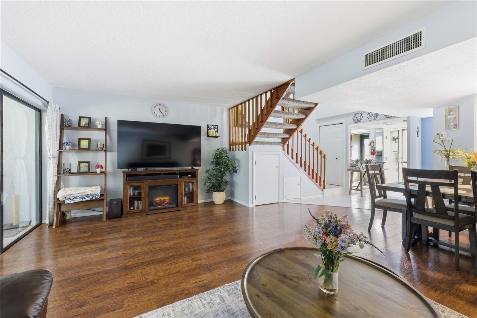 EAST LAKE WOODLANDS WOODS LANDING TWNHMS - Residential