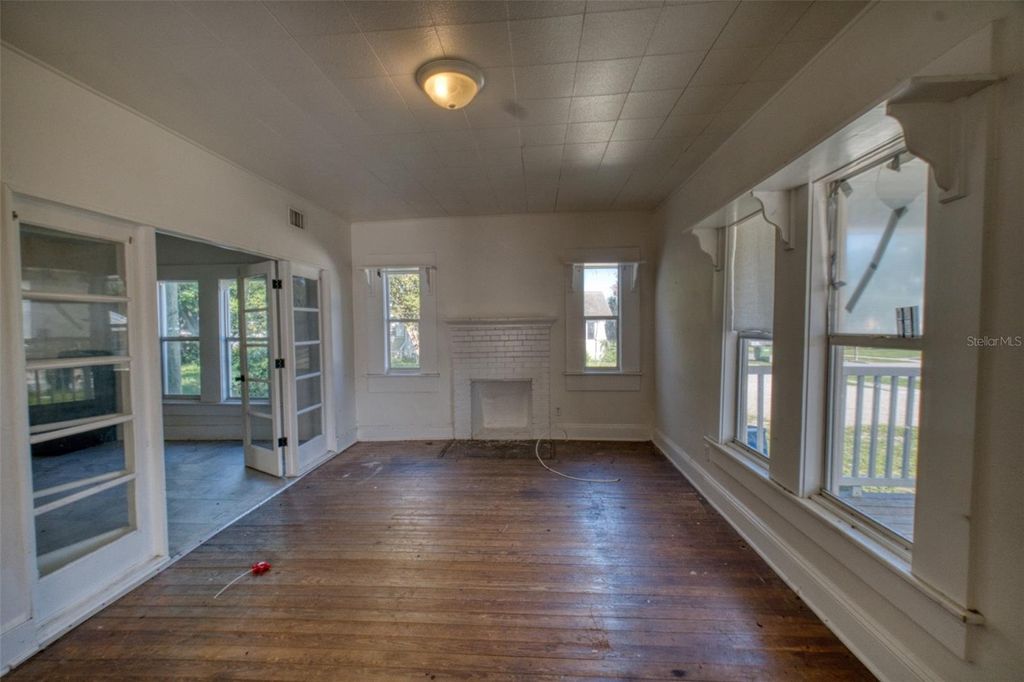 Photo of 128 Avenue D SW, Winter Haven, FL 33880 (MLS # L4961329)
