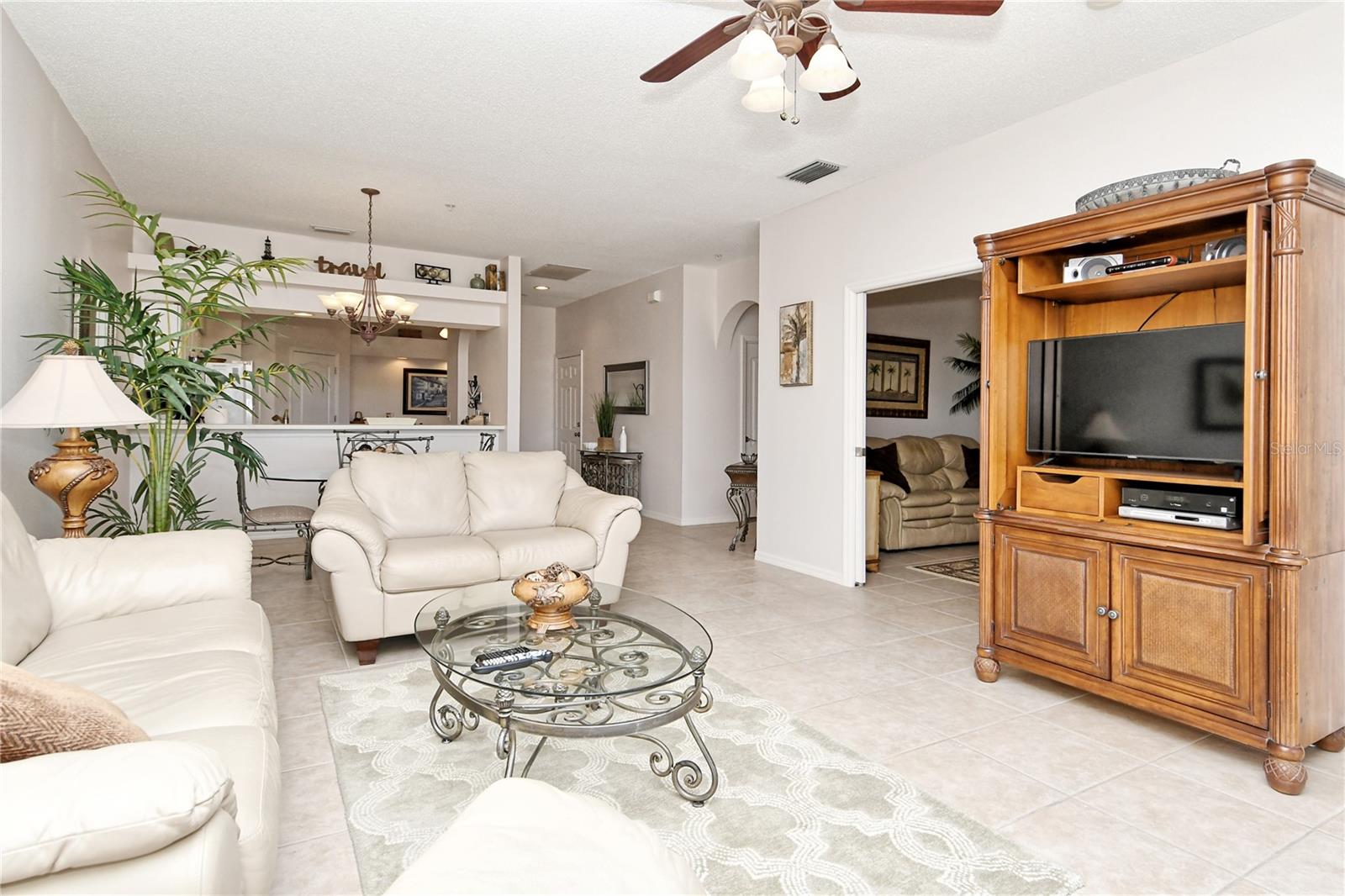 HERITAGE OAKS GOLF & COUNTRY CLUB - Residential