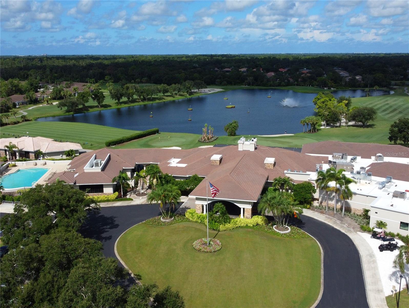 HERITAGE OAKS GOLF & COUNTRY CLUB - Residential