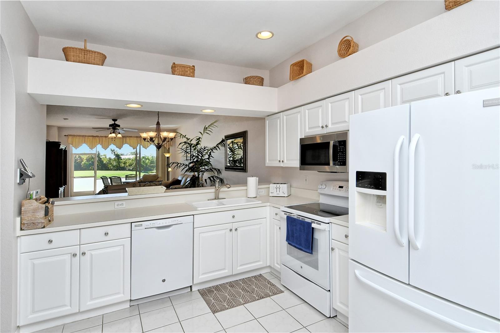 HERITAGE OAKS GOLF & COUNTRY CLUB - Residential