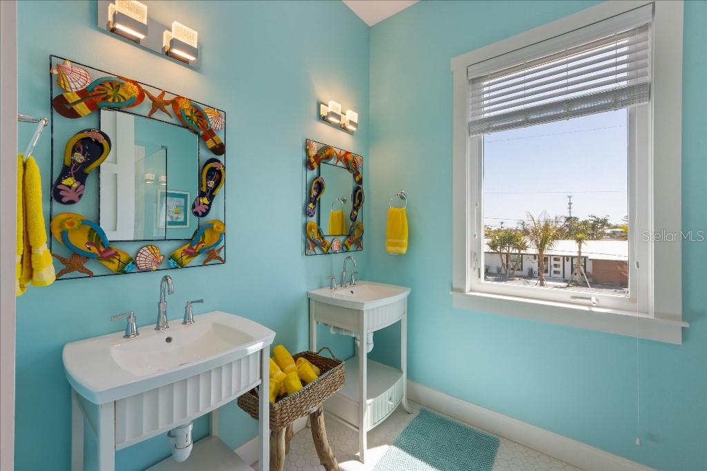 HOLMES BEACH 17TH UNIT - Residential