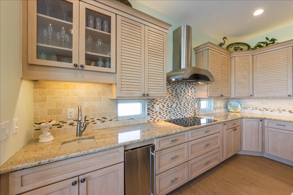 HOLMES BEACH 17TH UNIT - Residential