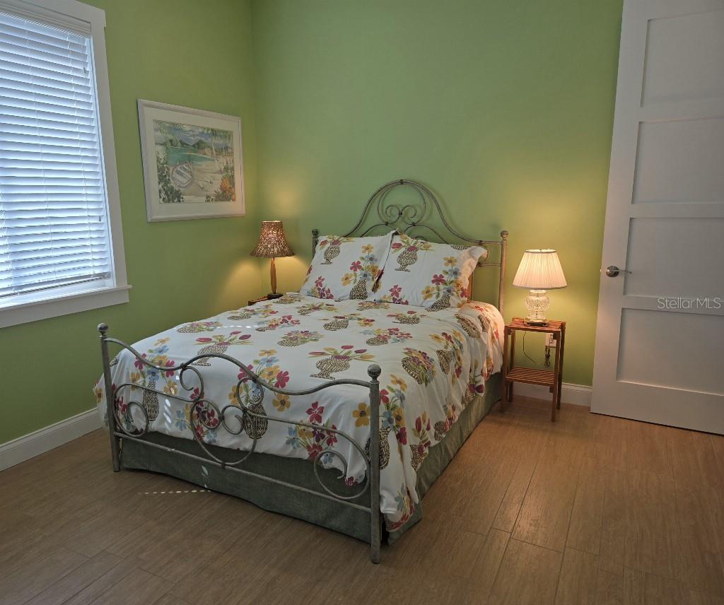 HOLMES BEACH 17TH UNIT - Residential